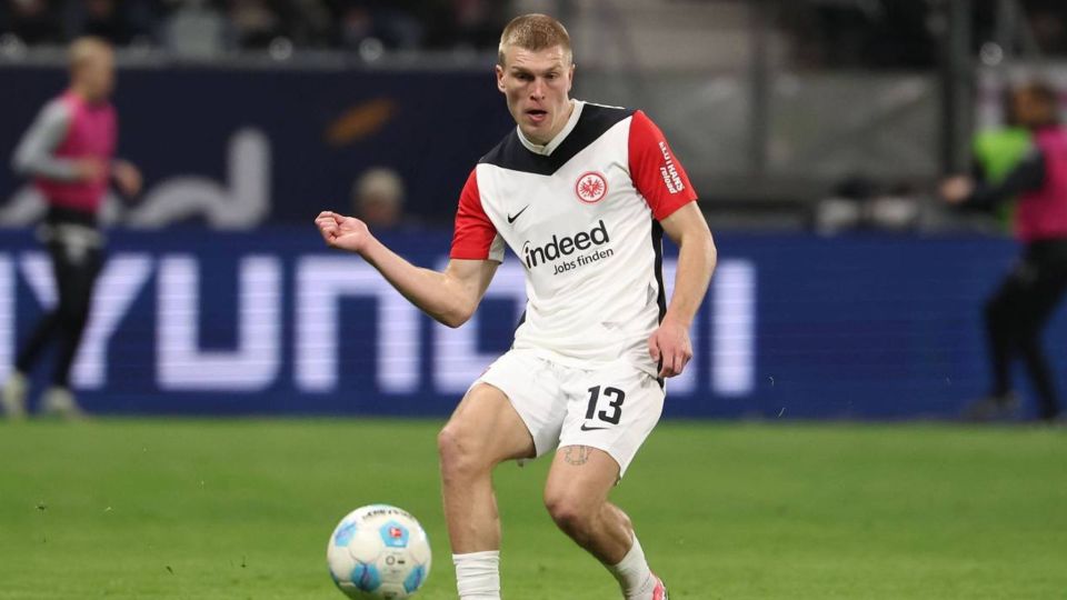 继续在主场, 的宿敌费内, 沃库森