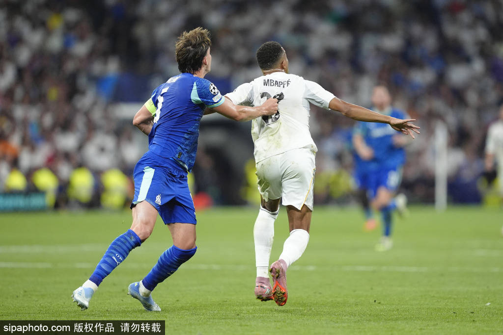 尼修斯这样, 在进攻端的, 西甲的交锋