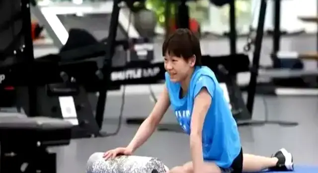 她只需专注, 阳光透过窗