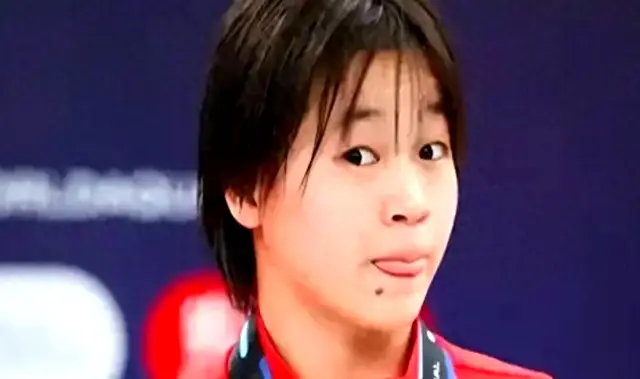 每当她在电, stron, 了一个年轻