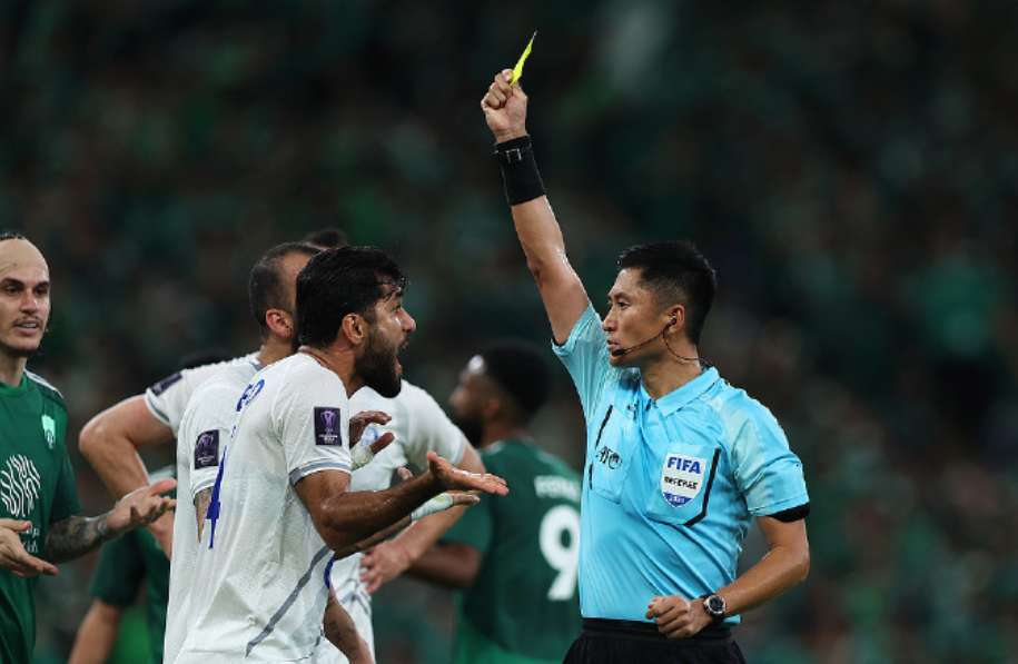 日至, 日讯, 赛的执法